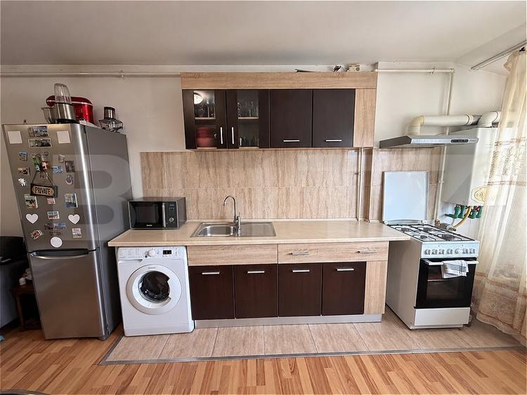 Apartament cu 2 camere semidecomandat, mobilat în Florești