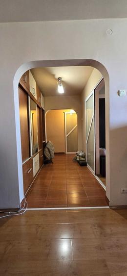 Apartament cu 2 camere decomandat în Podu Roș