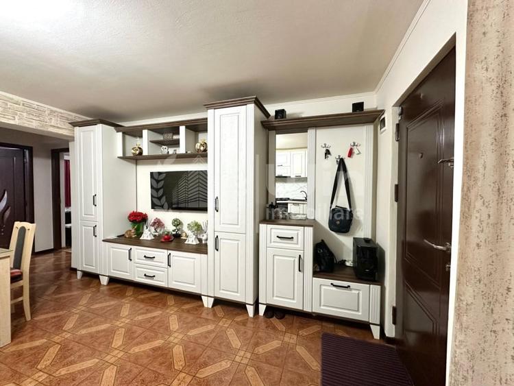 Apartament cu 3 camere decomandat, mobilat în Iris