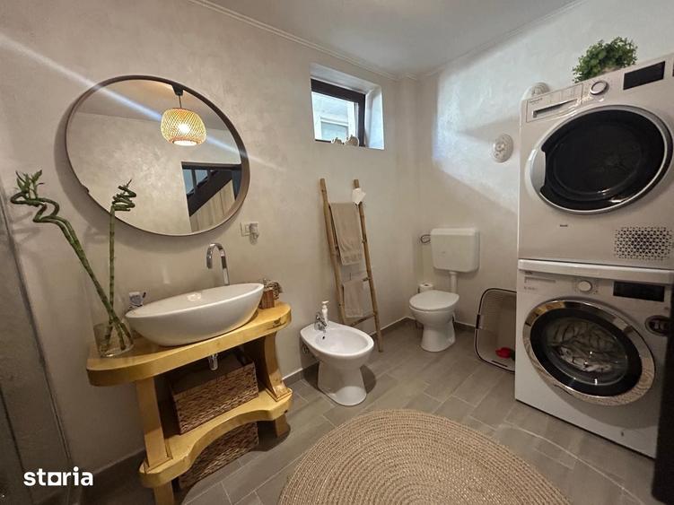 Casă cu 5 camere cu Teren 325 Mp în Central