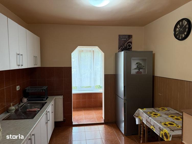 Apartament cu 2 camere decomandat, mobilat în Valea Aurie