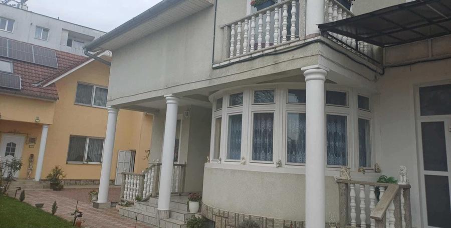 Casă cu 4 camere în Central