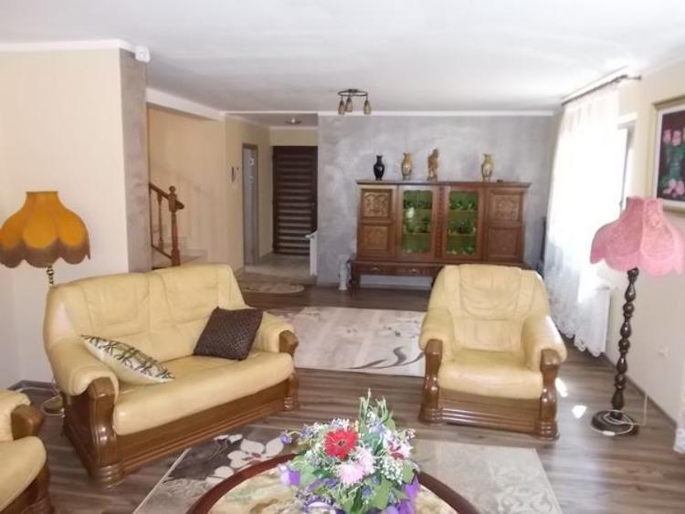 Duplex cu 5 camere cu Teren 340 Mp în Dumbrăvița