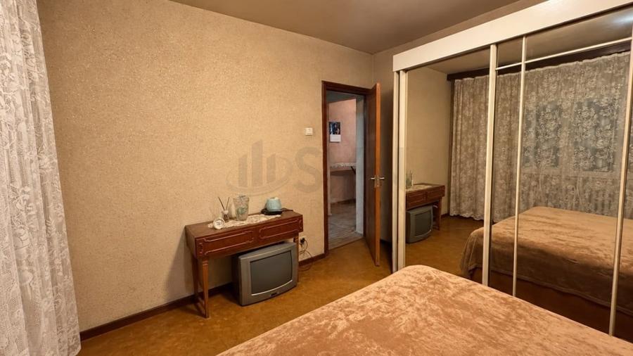Apartament cu 3 camere decomandat în Lacul Tei