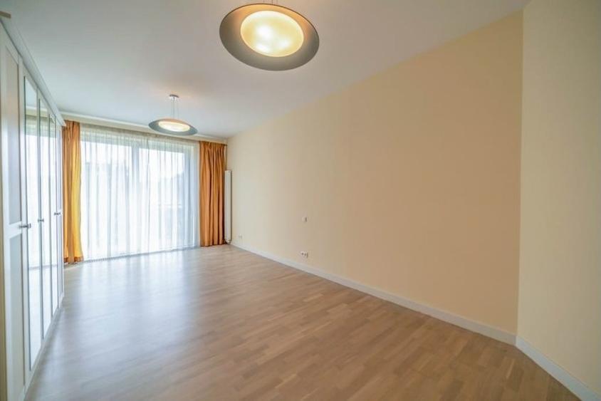 Apartament cu 4 camere în Aviatorilor