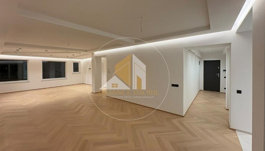 Apartament cu 4 camere decomandat, mobilat în Nord-Vest