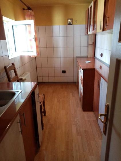 Casă cu 3 camere semidecomandat în Central