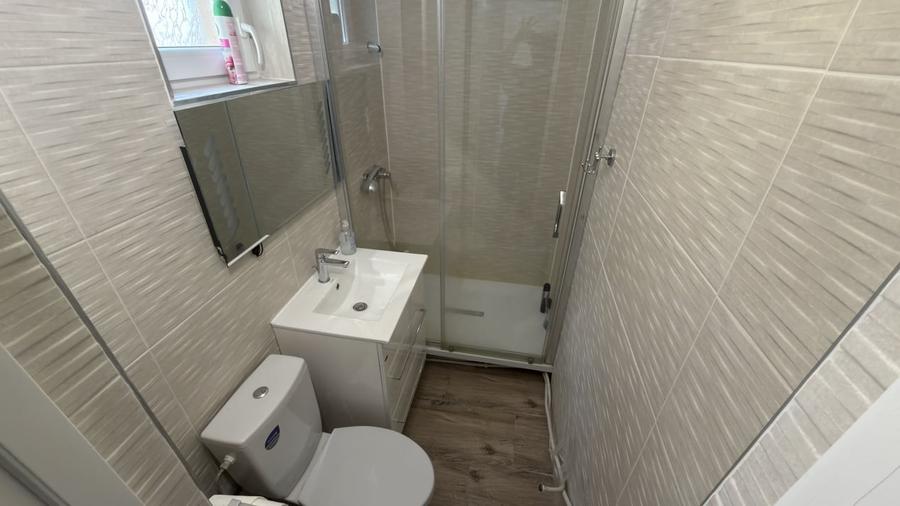 Apartament cu 3 camere semidecomandat, mobilat în Blaj