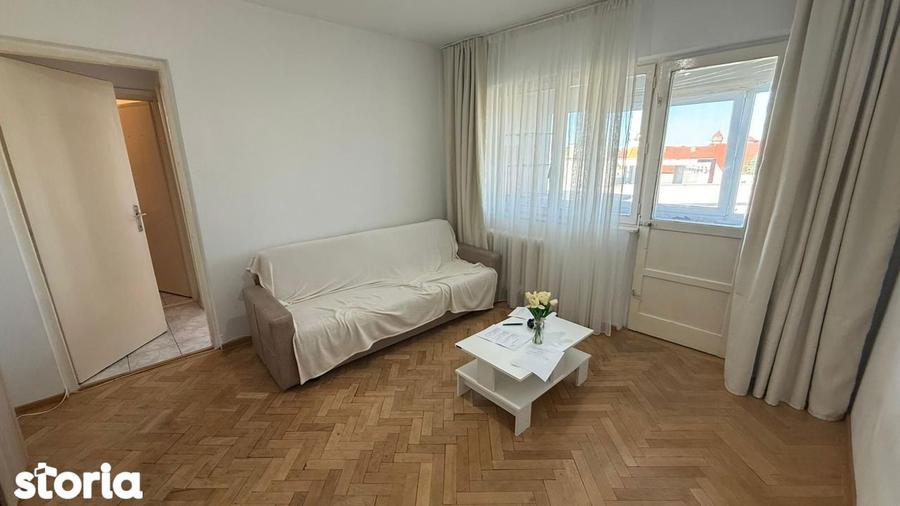Apartament cu 2 camere semidecomandat, mobilat în Tipografilor