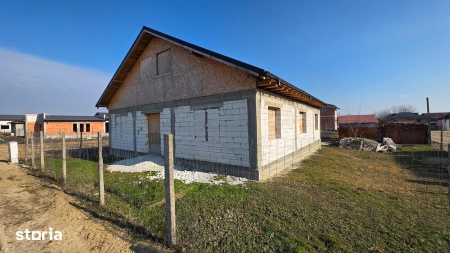 Casă cu 4 camere cu Teren 400 Mp în Câmpineanca