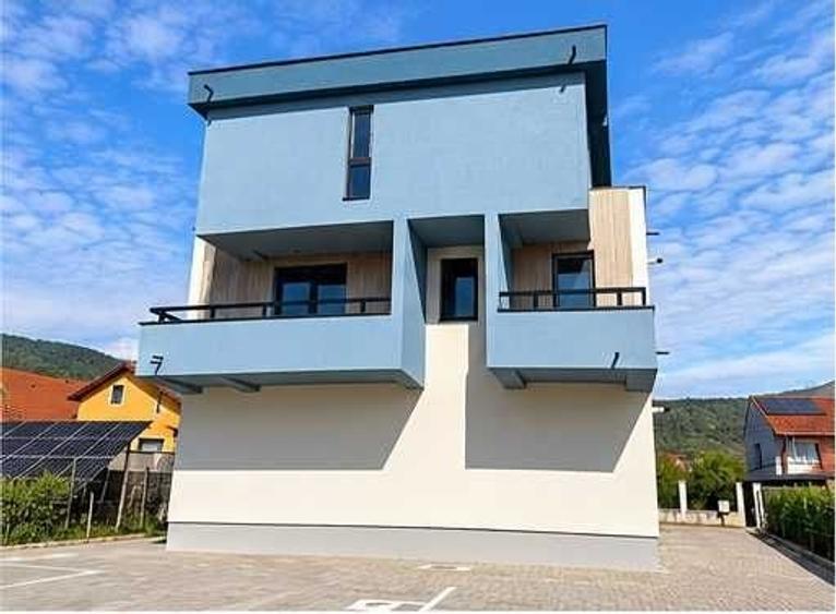 Apartament cu 2 camere semidecomandat în Săsar