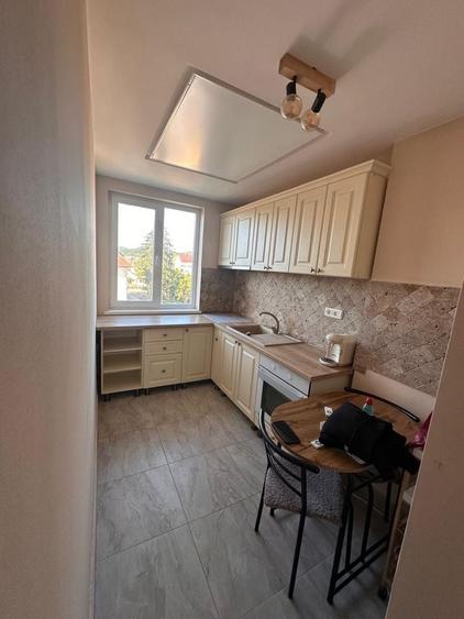Apartament cu 3 camere semidecomandat în Central