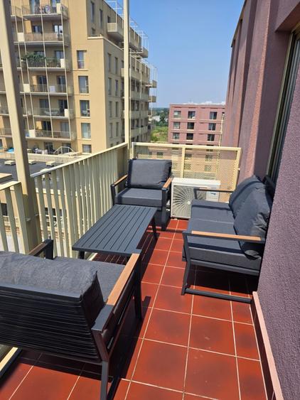 Apartament cu 3 camere decomandat în Jiului