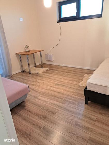 Casă cu 5 camere cu Teren 1000 Mp în Central
