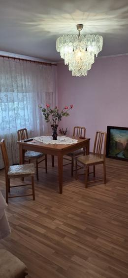 Apartament cu 3 camere decomandat în Est