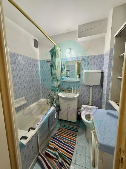 Apartament cu 3 camere semidecomandat în Vatra Luminoasă