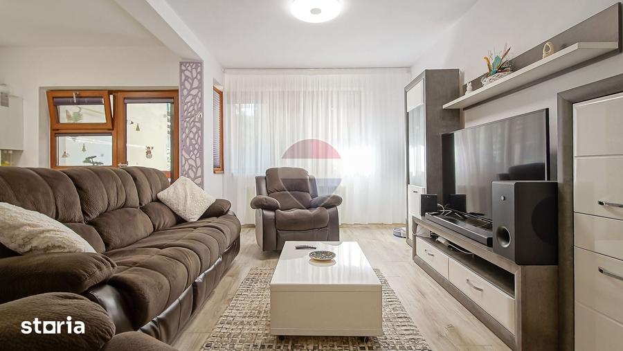 Apartament cu 4 camere decomandat în Clăbucet
