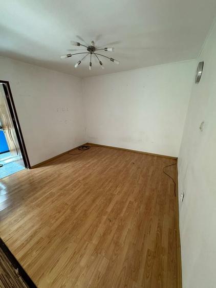 Casă individuală cu 3 camere cu Canalizare în Brătianu