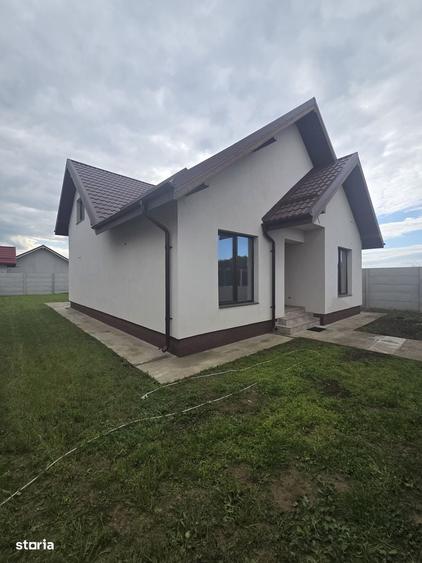 Casă cu 4 camere în Domnești