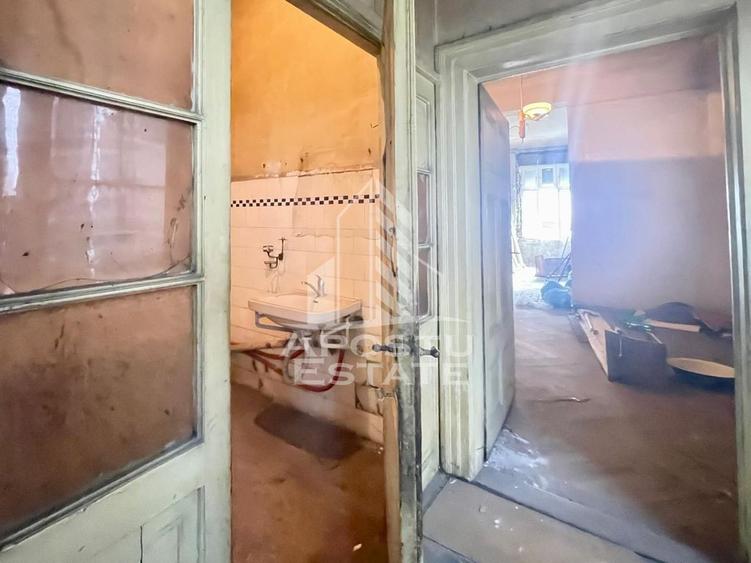Apartament cu 3 camere semidecomandat în Ultracentral
