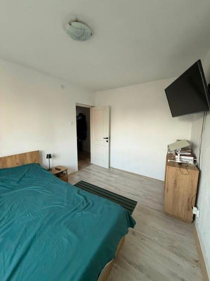 Apartament cu 3 camere decomandat, mobilat în Universitate