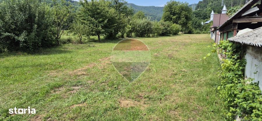 Teren de 1280 mp, în Pângărați