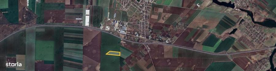 Teren de 27600 mp, în Est