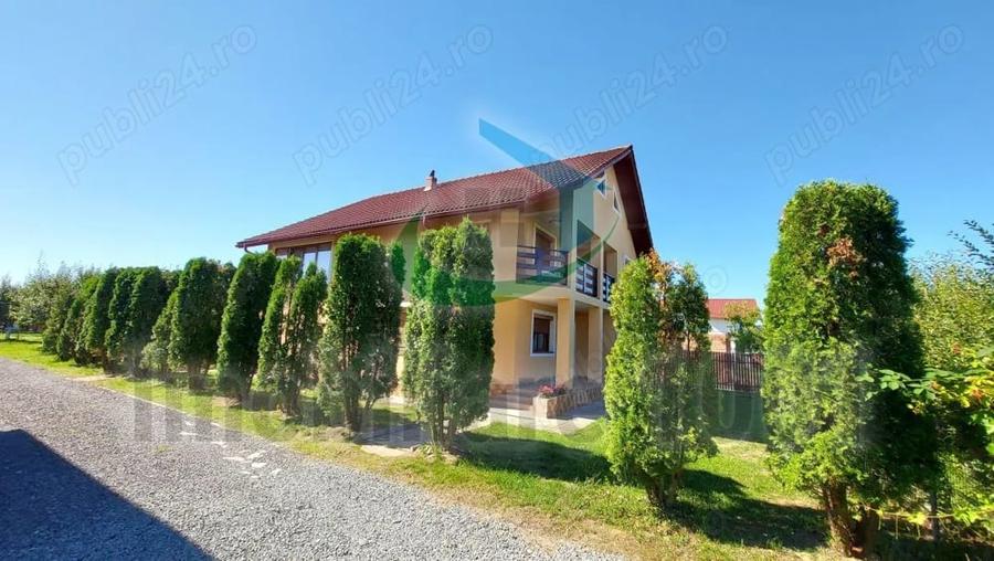 Casă cu 6 camere cu Teren 1061 Mp în Săcălășeni