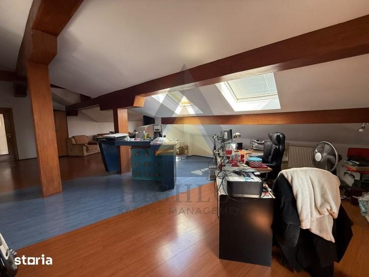 Casă cu 10 camere cu Teren 999.8 Mp în Central