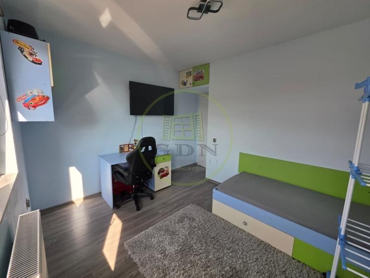 Apartament cu 3 camere decomandat, mobilat în Șelimbăr