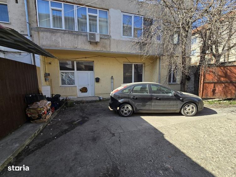 Spațiu comercial, de 150 mp, în Central