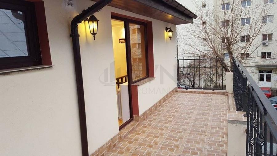 Casă individuală cu 5 camere cu Canalizare în Banu Manta