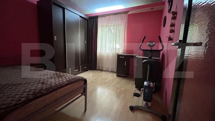 Apartament cu 3 camere decomandat, mobilat în Micro 20