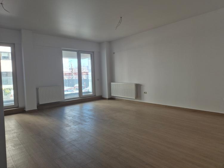 Apartament cu 2 camere semidecomandat în Trafic Greu