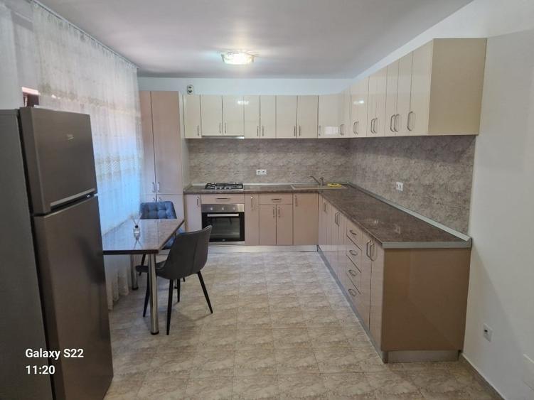 Casă individuală cu 5 camere cu Canalizare în Roșu
