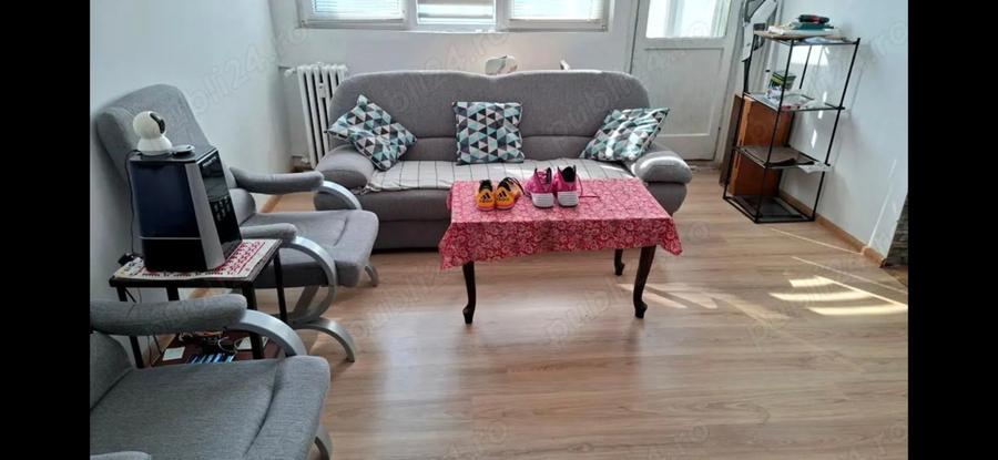 Apartament cu 2 camere semidecomandat, mobilat în 1 Mai