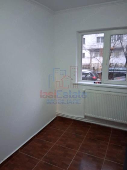 Apartament cu 4 camere decomandat în Filiași
