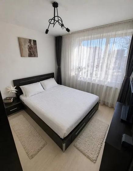 Apartament cu 3 camere decomandat, mobilat în Far