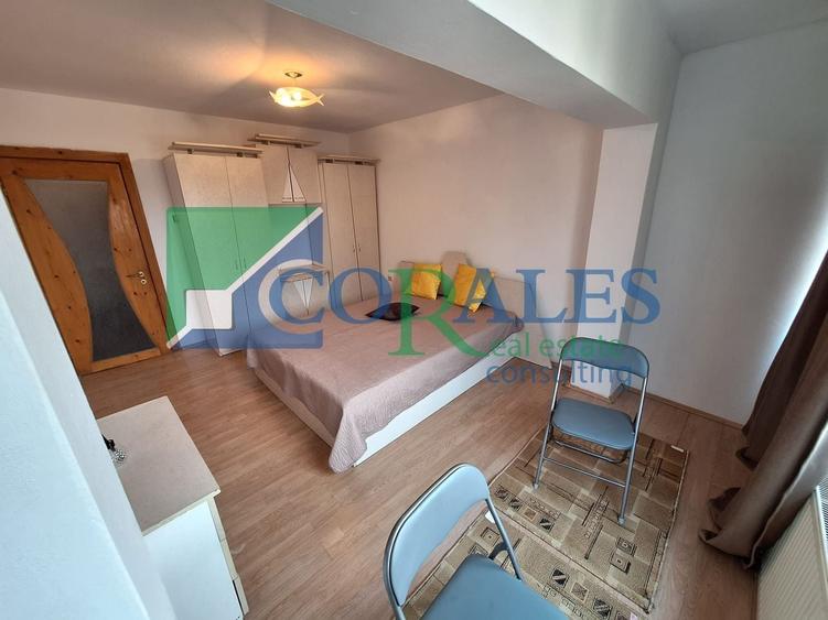 Apartament cu 3 camere semidecomandat, mobilat în Baba-Dochia
