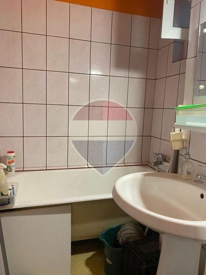 Apartament cu 2 camere semidecomandat în Berceni
