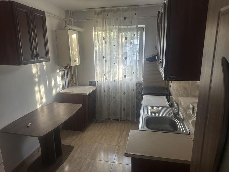 Apartament cu 2 camere în Podu Roș