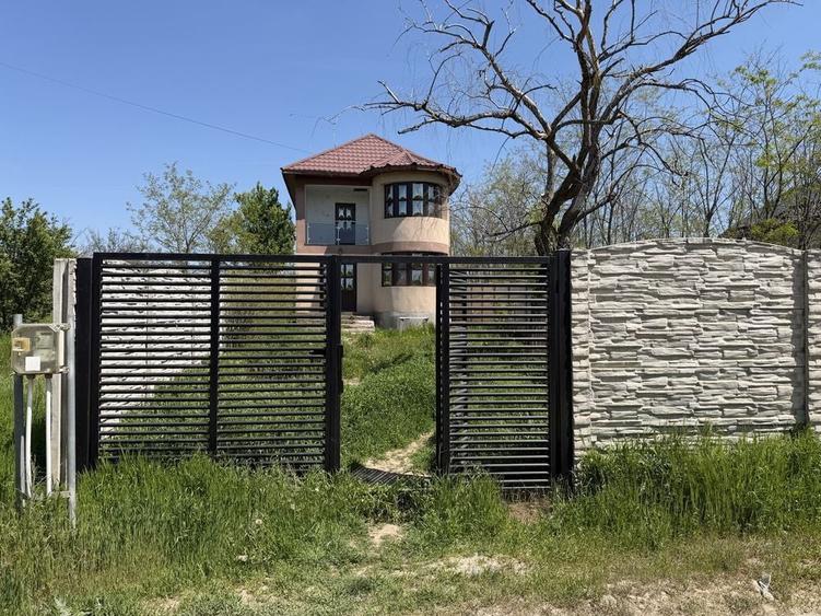 Casă cu 4 camere în Preajba