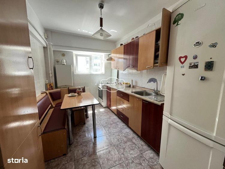 Apartament cu 3 camere decomandat în Central