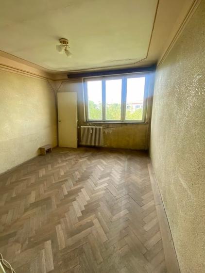Apartament cu 2 camere semidecomandat în Sărari