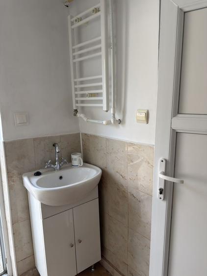 Casă cu 2 camere cu Teren 150 Mp în Central