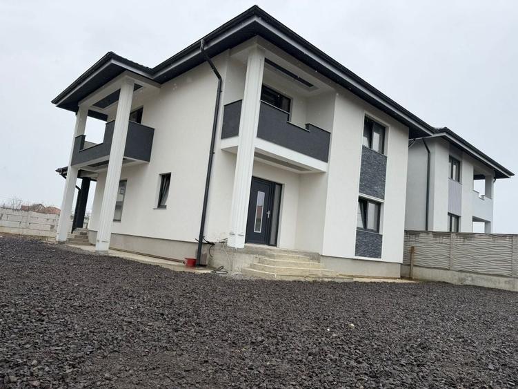Casă cu 4 camere în Central