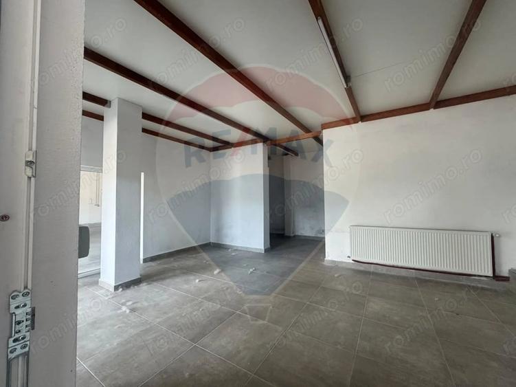 Spațiu comercial, de 200 mp, în Est
