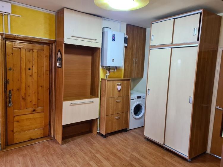 Apartament cu 3 camere decomandat, mobilat în Central