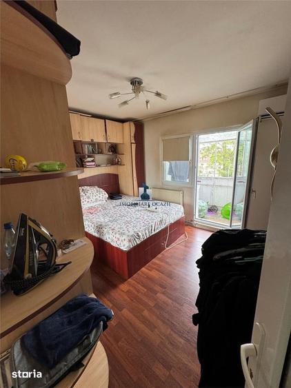 Apartament cu 4 camere decomandat în Berceni