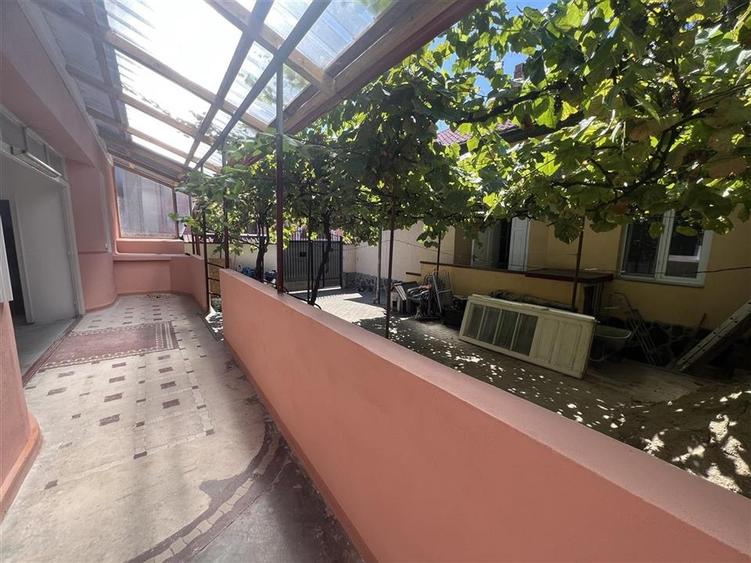 Casă individuală cu 5 camere cu Teren 250 Mp în Ultracentral